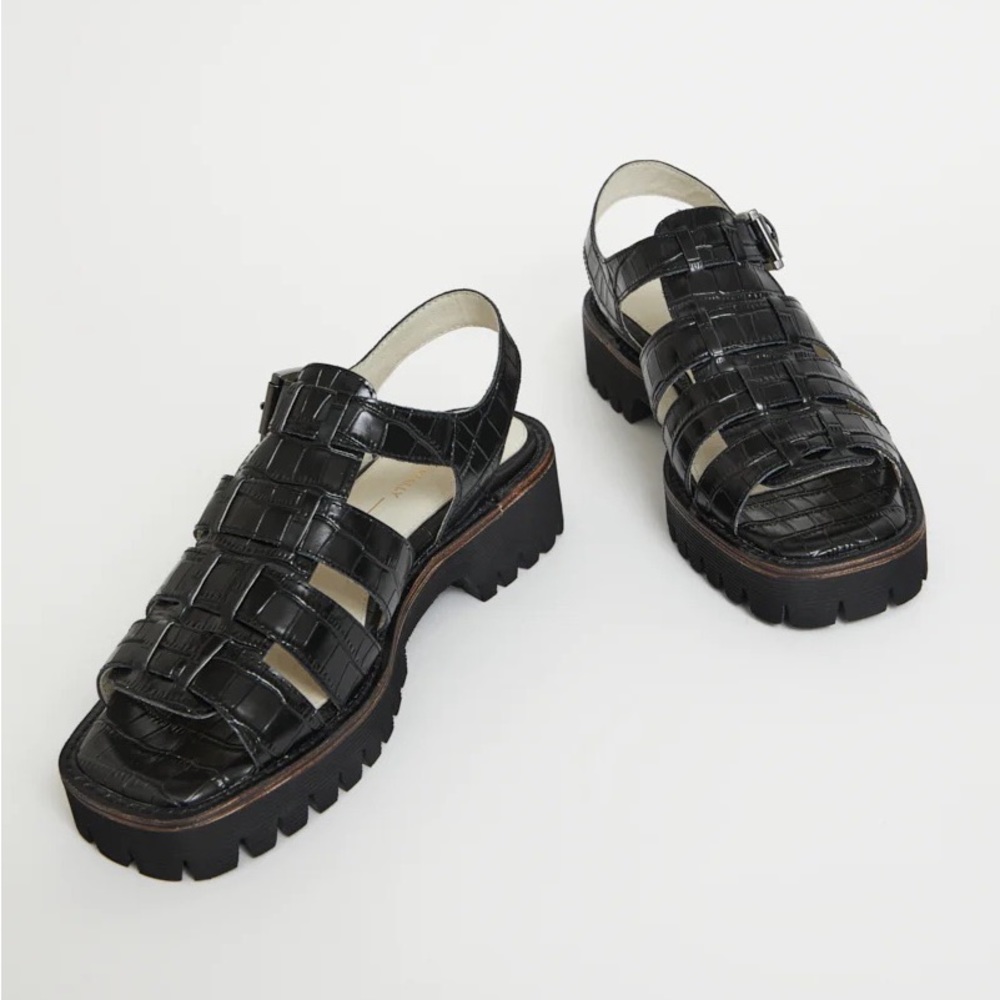 Intentionally ______ Haddie Fisherman Sandal size 9